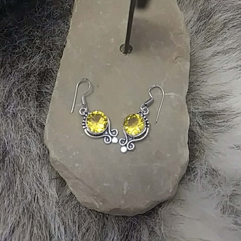 🌷NWOT🌷Citrine Quartz 925 Silver Overlay earrings